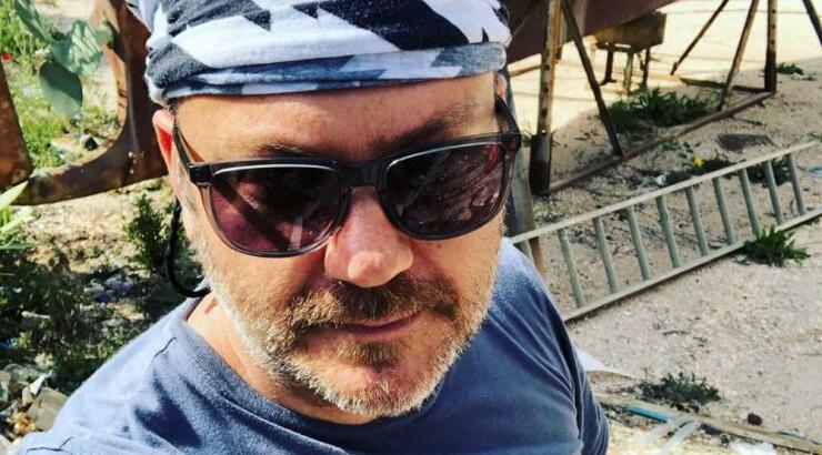 Τόνυ Δημητρίου: Με την κούκλα σύντροφό του στην πισίνα! [εικόνες]