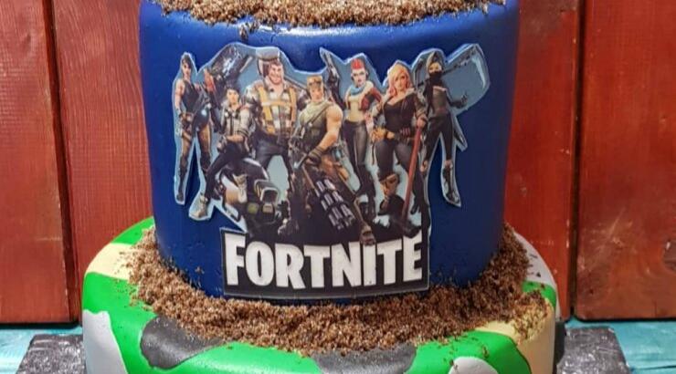 Η τούρτα υπερπαραγωγή για τα γενέθλια του γιου ζευγαριού της κυπριακής showbiz! 