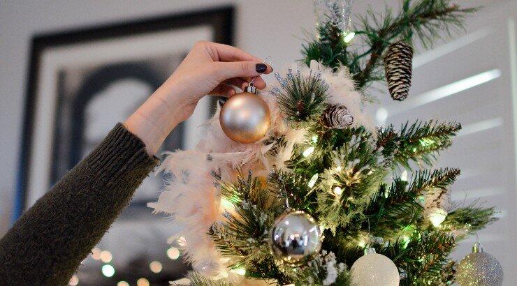 Μάθε πως το χριστουγεννιάτικο δέντρο στο σπίτι σου βελτιώνει την υγεία σου!