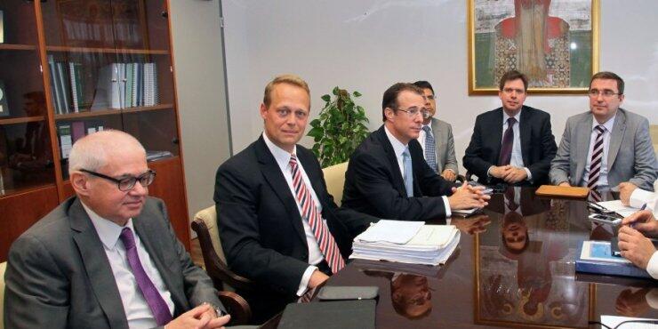 Συνεχίζουν τις επαφές οι επικεφαλής της τρόικας