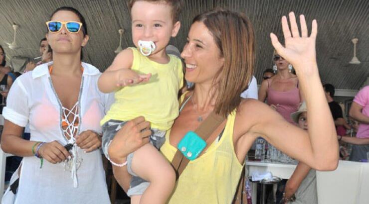 Ίτα Κόση: Δείτε την να αρμέγει αγελάδα!