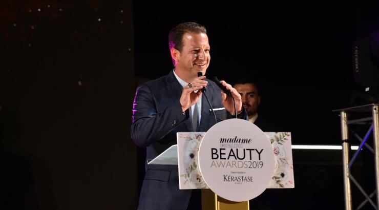 Χρύσανθος Τσουρούλλης: Πήρε το μικρόφωνο από τους Alcatrash και τραγούδησε στα "Beauty Awards 2019"