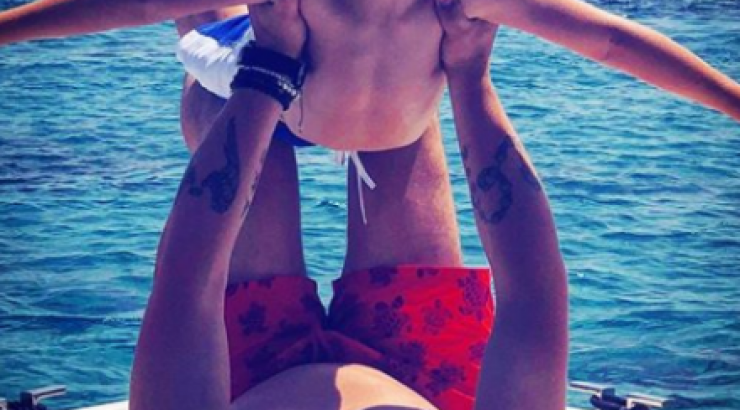 Χρύσανθος Τσουρούλλης: Παιχνίδια με το γιο του Ιωάννη σε παραλία της Μυκόνου! [εικόνες]