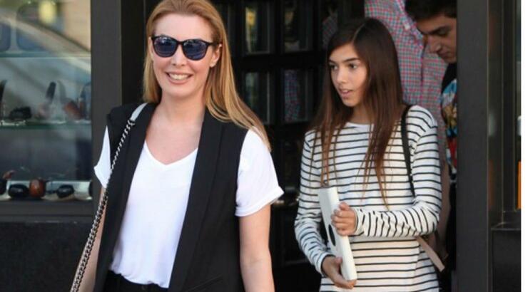 Τατιάνα Στεφανίδου: Φωτογραφίζει τη 15χρονη κόρη της Λυδία να κάνει βουτιά από το σκάφος!