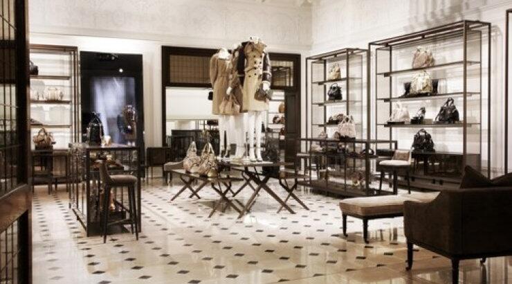 Άνοιξε η μεγαλύτερη Burberry boutique του Λονδίνου