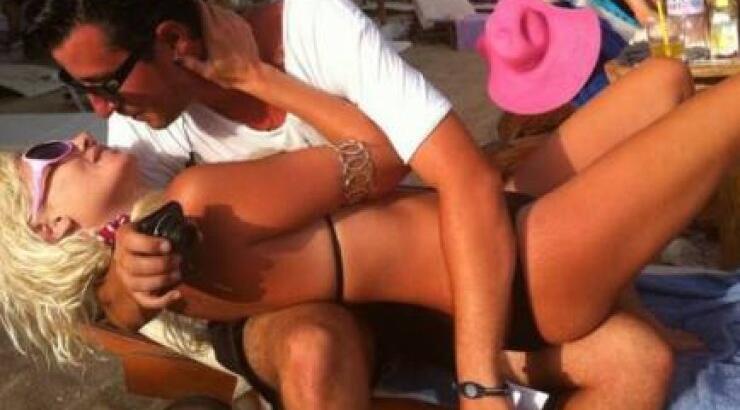  Αλεξανδράτου-Καρποζήλος: Το νιόπαντρο ζευγάρι επέστρεψε… στη Μύκονο!