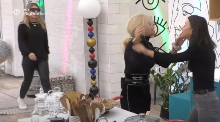 Μεγάλη αναστάτωση στο "Big Brother": Πιάστηκαν στα χέρια Άννα Μαρία και Ραΐσα [βίντεο]