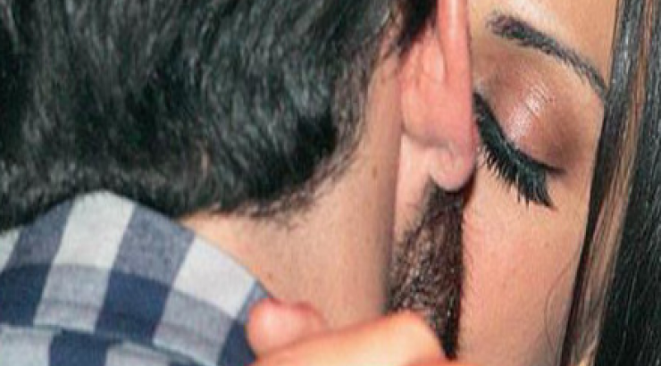 Τραγουδίστρια "επιβεβαίωσε" την σχέση της, με τον πρώην σε διπλανό τραπέζι