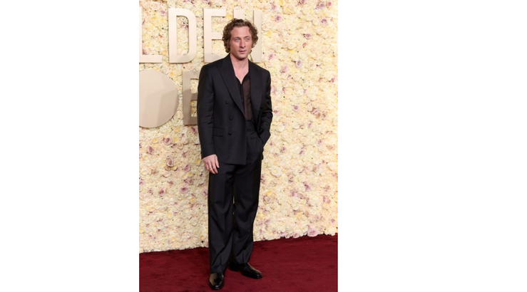 Με Calvin Klein η εμφάνιση του Jeremy Allen White στις Χρυσές Σφαίρες 2024