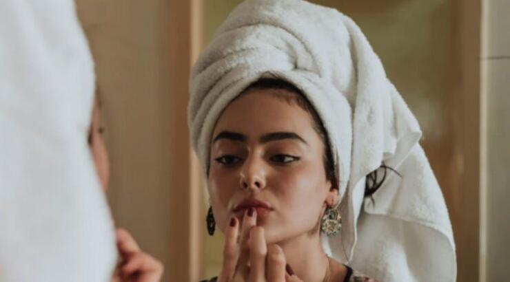 Τα λάθη που κάνουν οι γυναίκες που έχουν λιπαρές επιδερμίδες