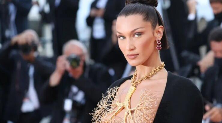 Bella Hadid: Συγκινεί αναφερομένη στη μάχη της με την ψυχική υγεία