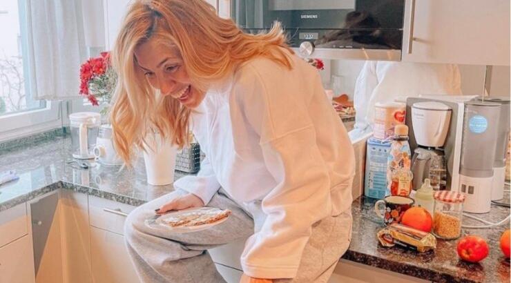 Μαρία Ηλιάκη: Η αγκαλιά που της έκανε η κορούλα της και την "σκλάβωσε" [εικόνα]