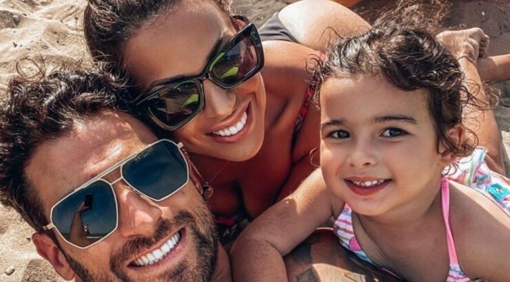 Ελένη Χατζίδου: Η τούρτα για τα γενέθλια του συζύγου της που απεικονίζει επάνω και τους τρεις τους [εικόνα]