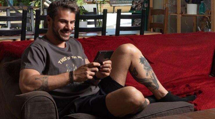 Άκης Πετρετζίκης: Μαθαίνει στον γιο του την πρώτη του συνταγή σε ένα cute βίντεό τους 