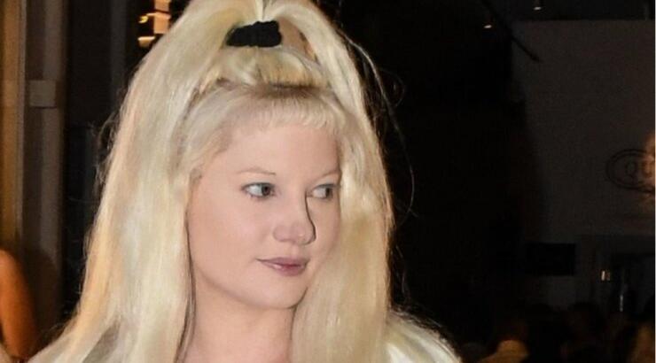 Τζούλια Αλεξανδράτου: Είναι έγκυος και ποζάρει με φουσκωμένη κοιλίτσα