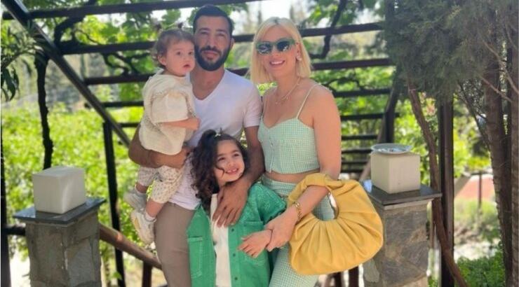 Νεοκλής Σκουρουμούνης: Η selfie στο αυτοκίνητο με τις κόρες του [εικόνα]