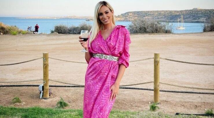 Σόφη Χρυσάνθου: H πρώτη εικόνα με φουσκωμένη την κοιλίτσα της