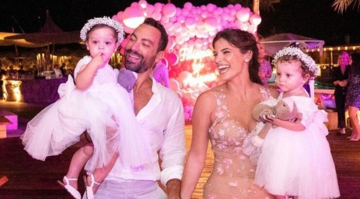 Σάκης Τανιμανίδης: Το ζεϊμπέκικο που χόρεψε για τα κορίτσια του την ημέρα της βάφτισής τους [εικόνες & βίντεο]