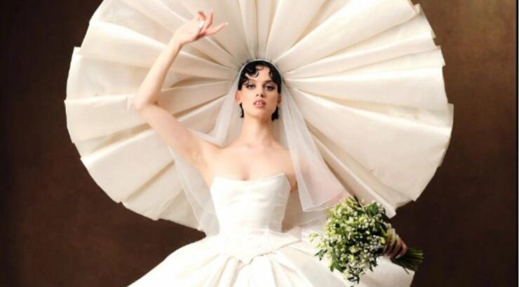 Εβδομάδα Μόδας του Λονδίνου: 8 σχεδιαστές αποτίουν φόρο τιμής στη βασίλισσα Ελισάβετ