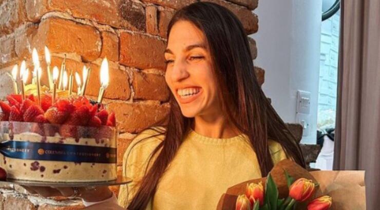 Θέλξια Βαλέρια Φραγκούδη: Έκλεισε τα 32 και το γιόρτασε με τα αγαπημένα της πρόσωπα [εικόνες]