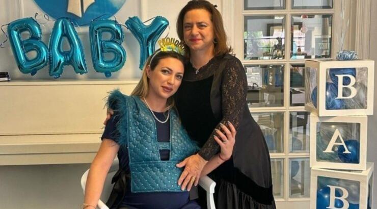 Κρίστυ Παπαδοπούλου: Απαθανάτισε την μητέρα της σε ένα γλυκό κλικ με τον νεογέννητο Χάρη [εικόνα]