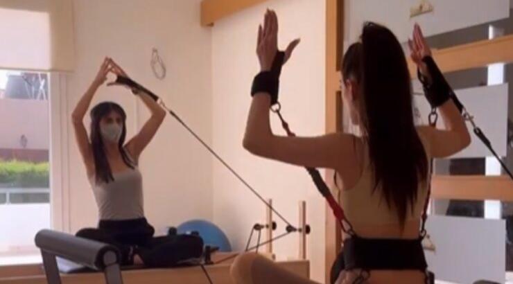 Η Αργυρώ Ροτσίδου παραδίδει μαθήματα pilates στην Άντρεα Κυριάκου [βίντεο]