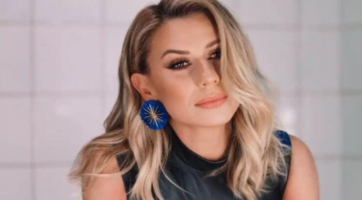  Συγκινεί η Κατερίνα Καραβάτου: "Η μαμά μου άκουγε τη φωνή μου από την τηλεόραση και έτσι "έφυγε"