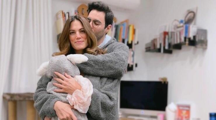 Ίαν Στρατής: Το τραγούδι που αφιερώνει στην κόρη του - Η μπέμπα κάνει δεύτερες [βίντεο]