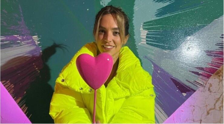 "Έσκασε μόλις" - Παντρεύεται η Καρολίνα Ζακλίν Καλύβα με Έλληνα τραγουδιστή - και δεν είναι ο Bo [εικόνα]