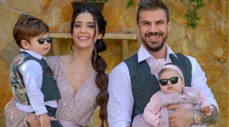 Άκης Πετρετζίκης: Το επίσημο φωτογραφικό άλμπουμ από τη βάφτιση της κόρης του [εικόνες]