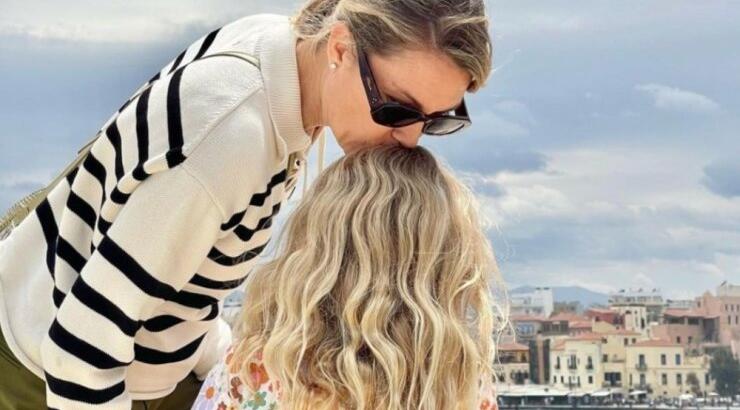 Βίκυ Καγιά: Την συνόδευσε η κόρη της σε επίδειξη μόδας [εικόνα]