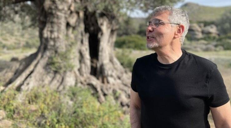 Θοδωρής Αθερίδης: Ποζάρει αγκαλιά με τον νεογέννητο εγγονό του [εικόνα] 