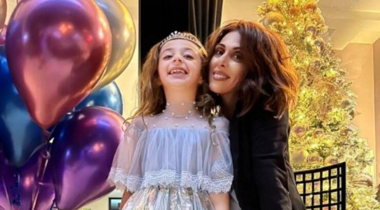 Δανάη Χρήστου: Στην Αθήνα μαζί με την κόρη της, Σμαράγδα  [εικόνες]