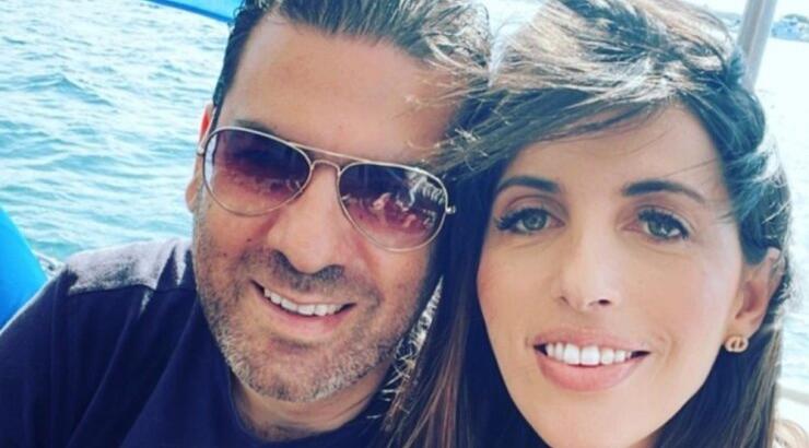 Δίπλαρος - Ροτσίδου: Ποζάρουν οικογενειακώς με τα παιδιά τους σε παραλία στα Χανιά [εικόνα]