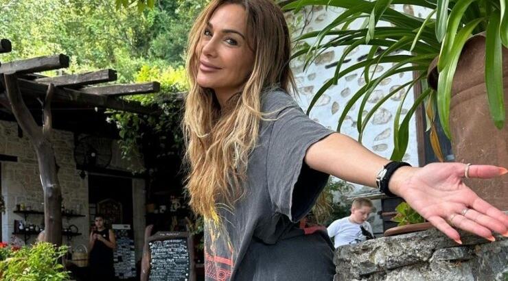 Δέσποινα Βανδή: Τραγούδησε ξυπόλητη σε γλέντι που στήθηκε για χάρη της στο Πήλιο [εικόνες & βίντεο]