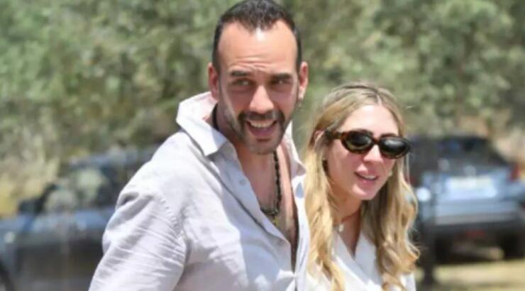 Μουζουράκης - Κόζαρη: Η πρώτη κοινή δημόσια εμφάνιση μετά τον ερχομό της κόρης τους [εικόνες]