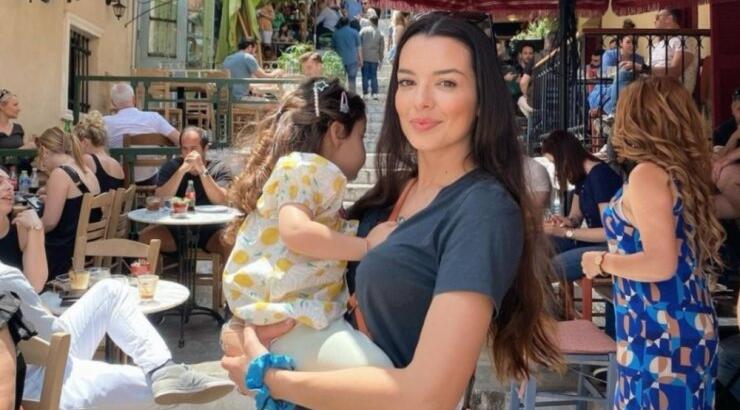 Νικολέττα Ράλλη: Βάφτισε την τρίχρονη κόρη της - Τα ονόματα της νεοφώτιστης [εικόνες]