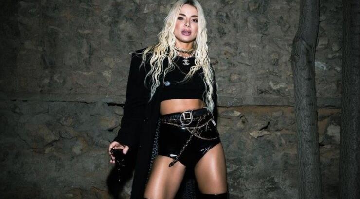 Josephine: Η βραδινή έξοδος στα μπουζούκια με τη μητέρα της [εικόνες]