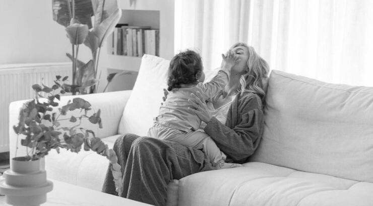 Μαρία Ηλιάκη: Ο σύζυγός της εξηγά στην κόρη τους πως γεννιούνται τα μωρά [βίντεο]