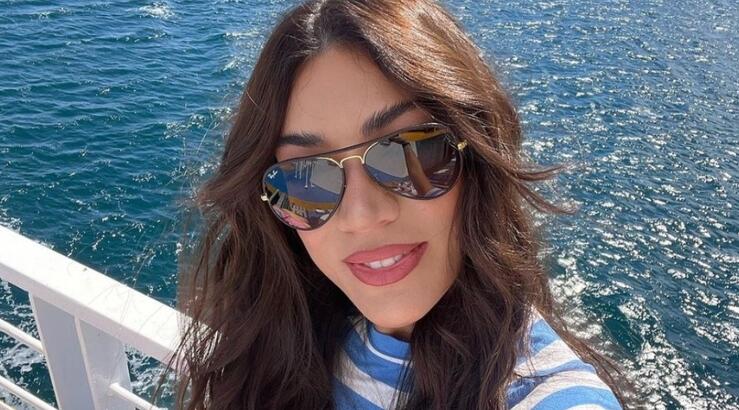 Ήβη Αδάμου: Με τον Μιχάλη Κουινέλη και την κόρη τους σε βόλτα στη θάλασσα [εικόνα]