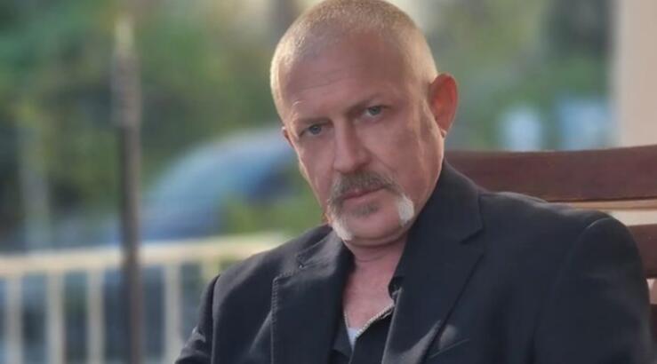 Σοφοκλής Κασκαούνιας: Ο Κύπριος ηθοποιός που τον απαθανάτησε με over the knee μπότες [εικόνα]