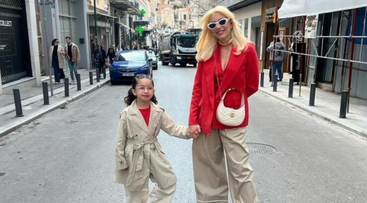 Άντρη Καραντώνη: Δείτε την κόρη της, Αργυρώ, να τη βάφει στο tiktok [βίντεο]