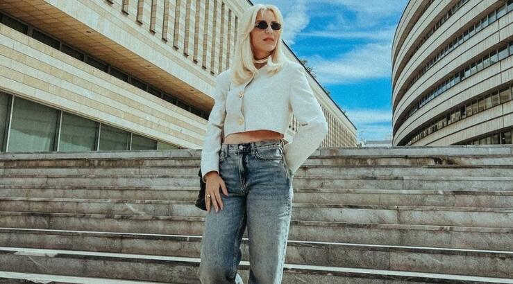 Άντρη Καραντώνη: Η πρωινή βόλτα πλάι στη θάλασσα με τη μητέρα και τη γιαγιά της [εικόνα]