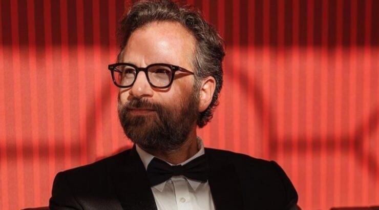 Κωστής Μαραβέγιας: Μας έδειξε τα σημάδια της λεύκης στο σώμα του για πρώτη φορά [εικόνες]