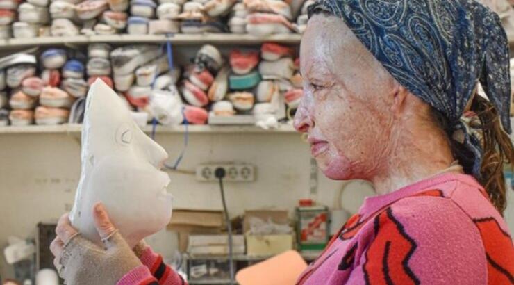 Η Ιωάννα Παλιοσπύρου "πέταξε" τη μάσκα και μας έδειξε την πραγματική της ομορφιά [εικόνα & βίντεο]