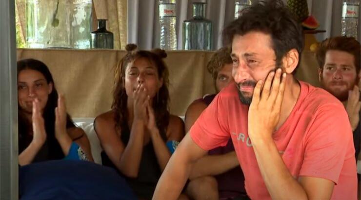 Πάνος Καλλίδης: Ξέσπασε σε κλάματα όταν αντίκρισε τη σύζυγο και τα παιδιά του [βίντεο]