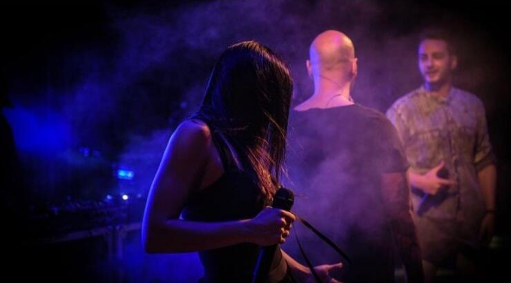 Ελληνίδα τραγουδίστρια ανησυχεί για τους γονείς και τον αδερφό της που βρίσκονται στην Ουκρανία [εικόνα]