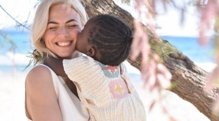 Χριστίνα Κοντοβά: Ετοιμάζει τη βάφτιση της κόρης της και απαντάει στο ενδεχόμενο μιας εγκυμοσύνης [βίντεο]