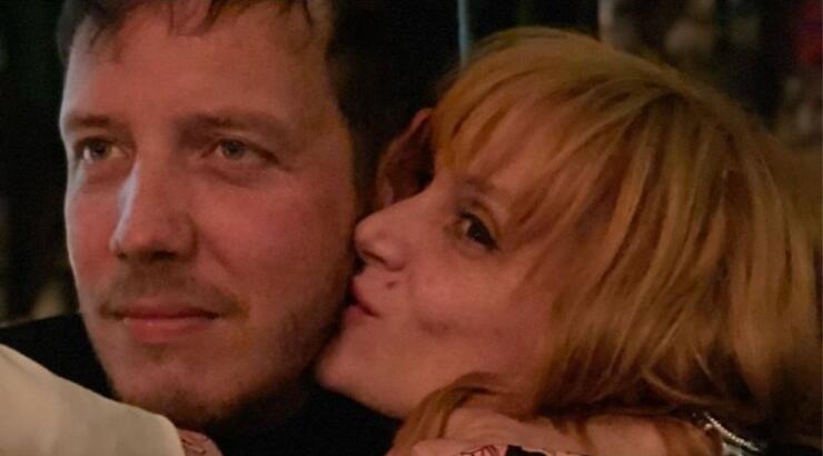 Ελεωνόρα Ζουγανέλη: Με νέο hairlook και αγκαλιά με τον σύζυγό της πόζαρε στους φωτογράφους [εικόνα]