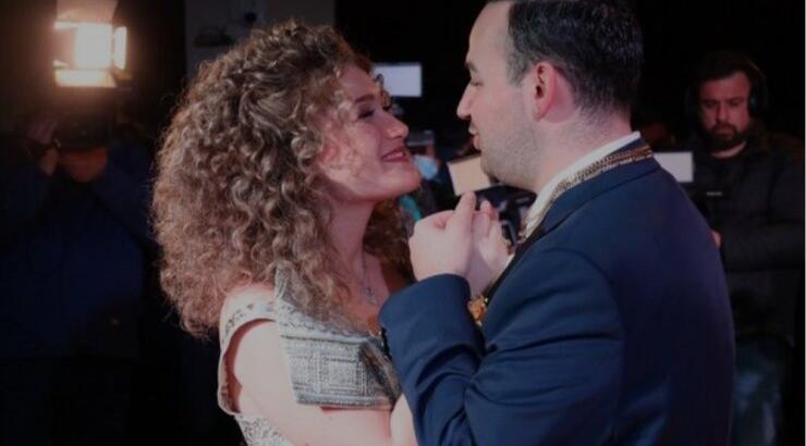 Επώνυμος Έλληνας δηλώνει: "Έχω πάθει "Μαυρικίαση", θέλω κι εγώ φιλιά και αγάπες" [βίντεο]